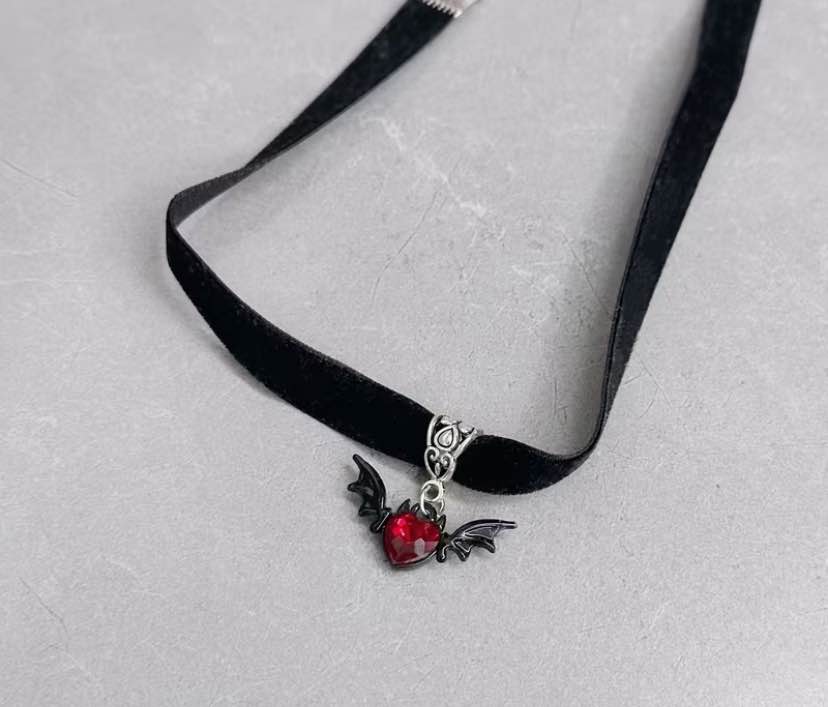 Choker Collar estilo corazón dark