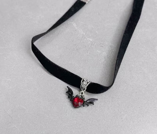 Choker Collar estilo corazón dark